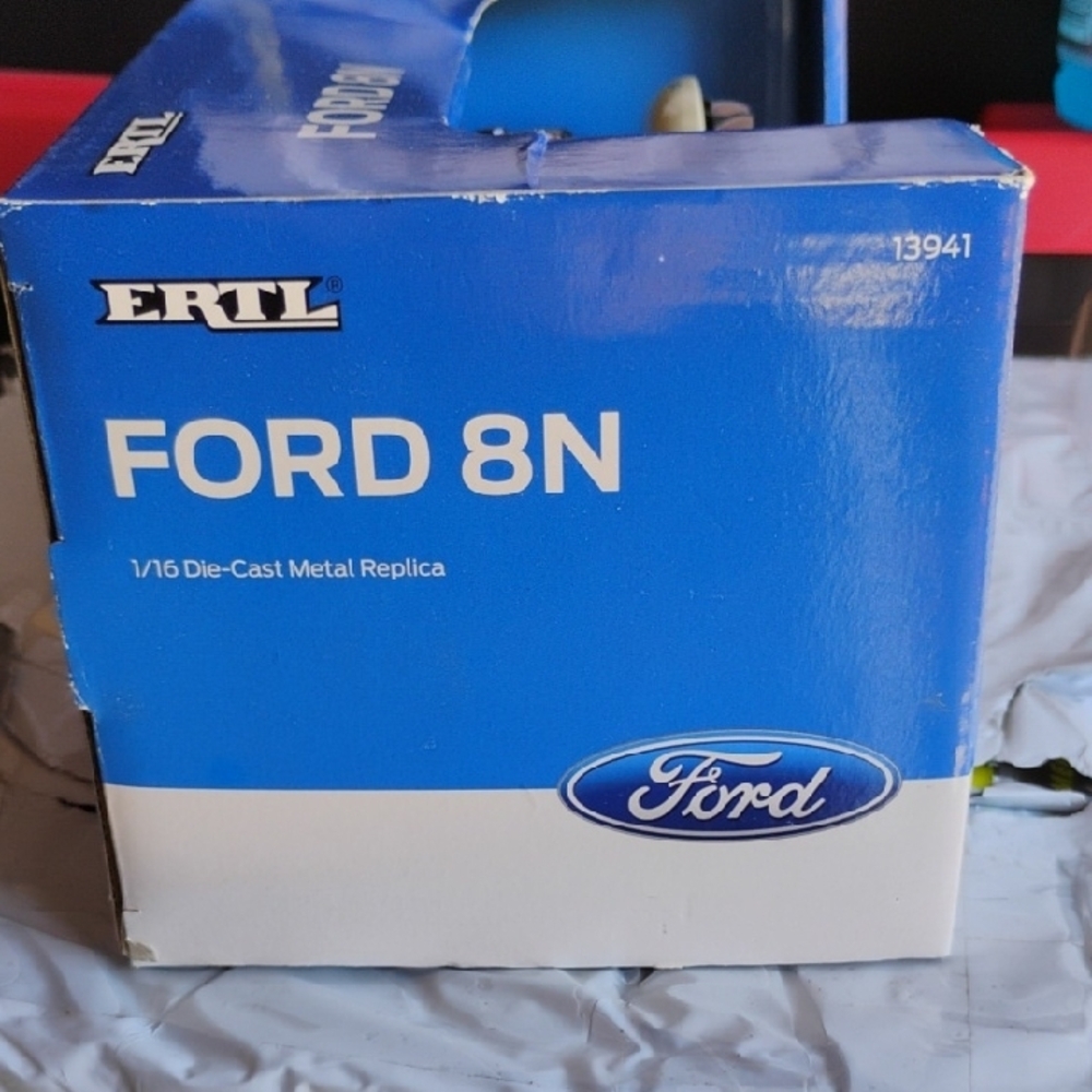 New Ertl Ford 8N Blue and Cream Die-Cast Tractor Toy (B-1) & (B-2) - Picture 3 of 5